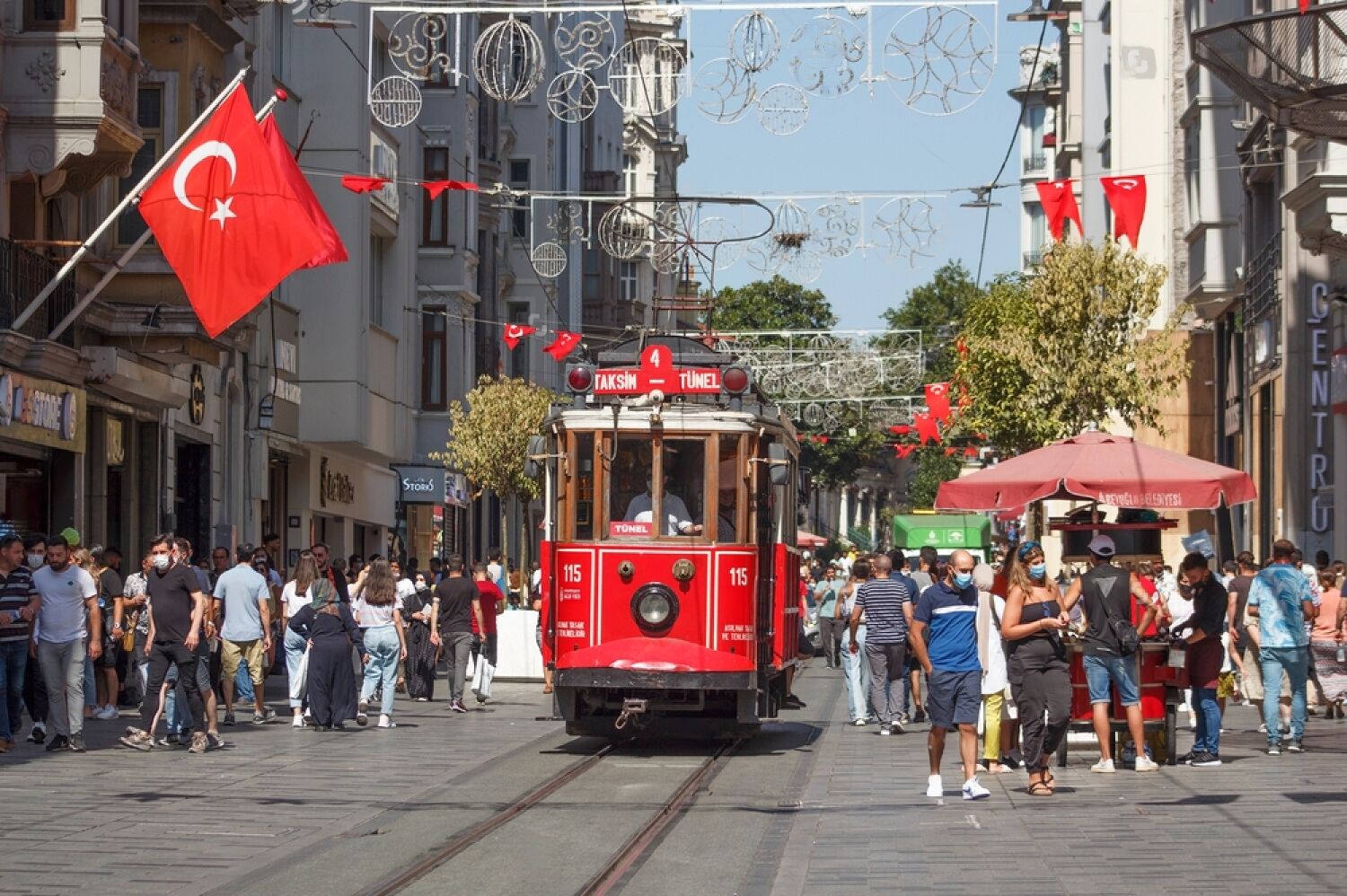 Beyoğlu'nda İstiklal Caddesi'ne Yakın Airbnb Kiralık Daireler